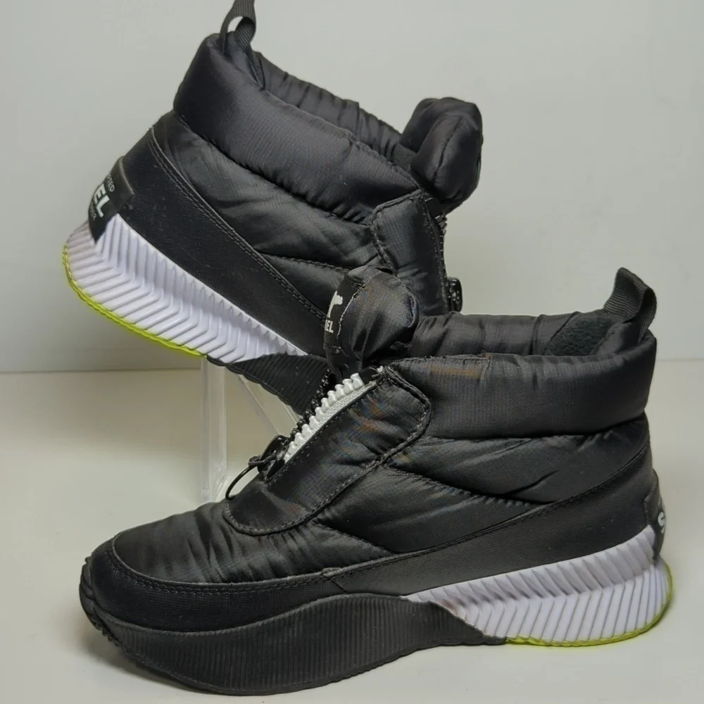 Sorel Out N About III Puffy Zip winter snow boots womans size 6 EU 37